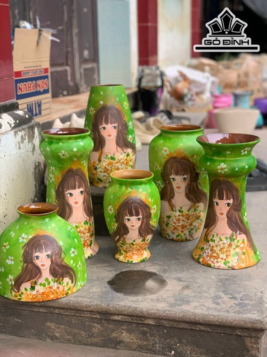 Set Cô Gái Váy Vàng Cỏ Xanh Gốm Bát Tràng