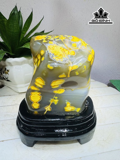 Tác Phẩm Đá Mã Não Cao 18 Ngang 12 (cm) 2,1kg