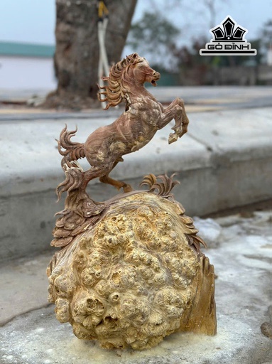 Tượng Ngựa Phong Thủy (Nhất Mã Phi Thiên) Gỗ Nu Nghiến Cao 58 Ngang 33 Sâu 28 (cm)