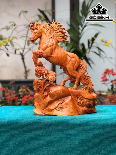 Tượng Ngựa Phong Thủy (Nhất Mã Phi Thiên) Gỗ Hương Cao 50 Ngang 35 Sâu 16 (cm)