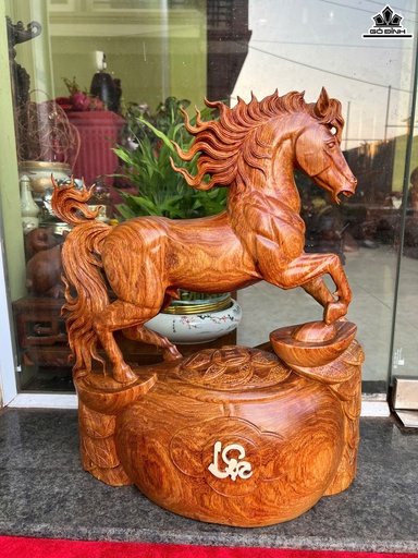 Tượng Ngựa Phong Thủy (Nhất Mã Thong Dong) Gỗ Hương Cao 48 Ngang 40 Sâu 18 (cm)
