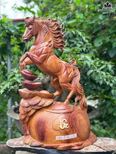 Tượng Ngựa Phong Thủy (Nhất Mã Phi Thiên) Gỗ Hương Cao 70 Ngang 42 Sâu 30 (cm)