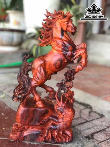 Tượng Ngựa Phong Thủy (Nhất Mã Phi Thiên) Gỗ Trắc Cao 42 Ngang 22 Sâu 12 (cm)
