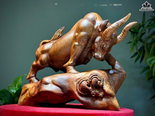 Tượng Bò Tót Gỗ Hương Cao 39 Ngang 50 Sâu 22 (cm)