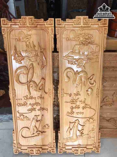 Tranh Cha Mẹ gỗ pơ mu  cao 120 rộng 40 dày 4,5 (cm)
